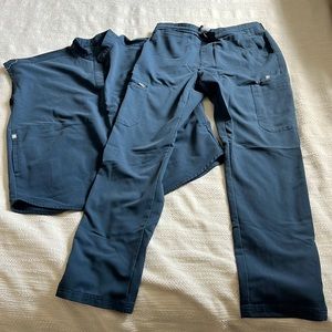 Rafaela oversized XS scrub top with matching S yola skinny scrub hands